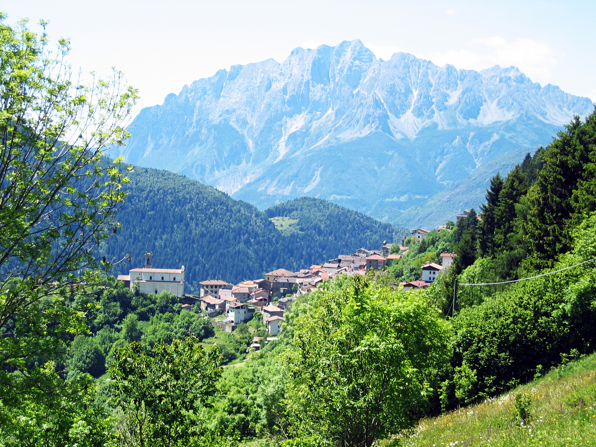 Blick auf Saviore mit Adamello Massiv Blick auf Saviore mit Adamello Massiv
